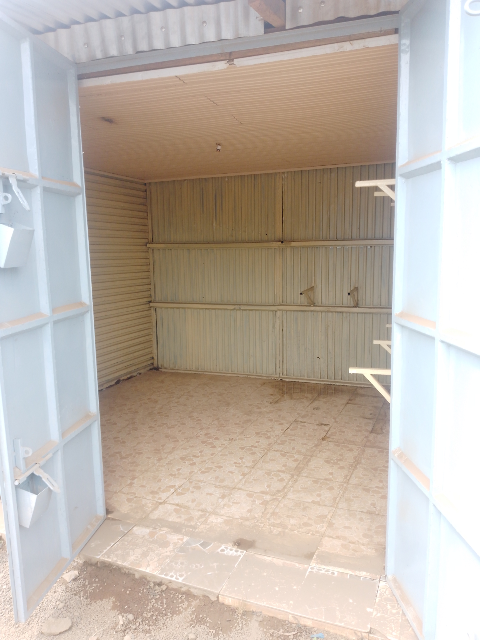 Shops to let Kimbo