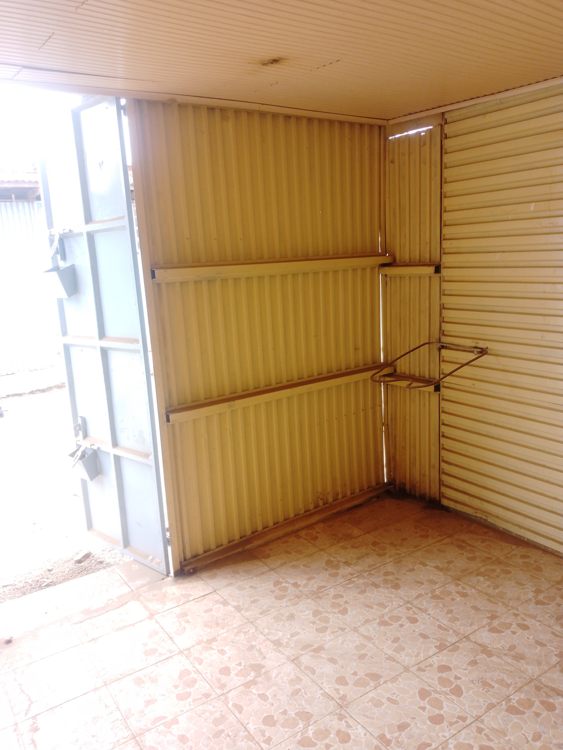 Shops to let Kimbo