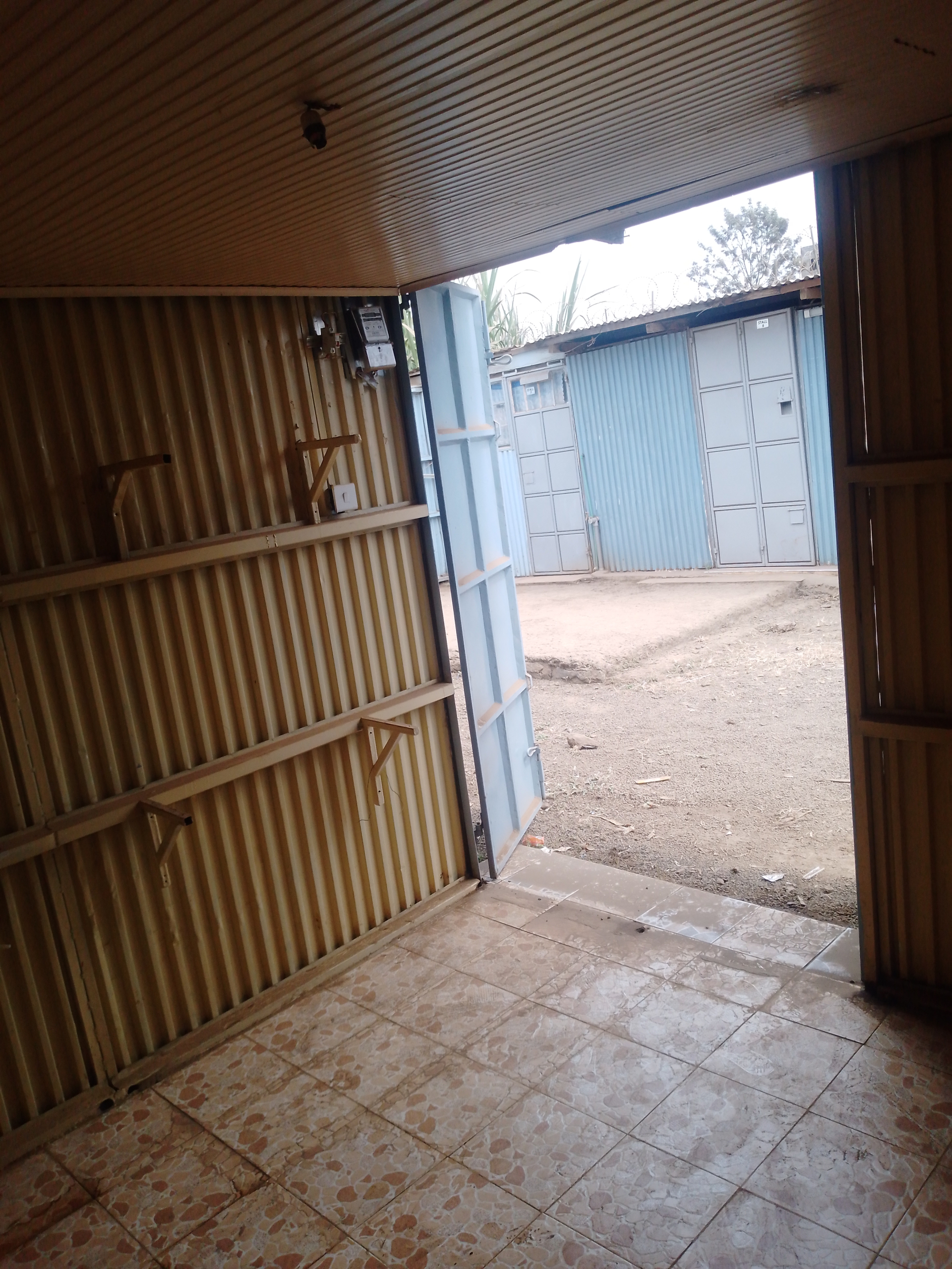 Shops to let Kimbo