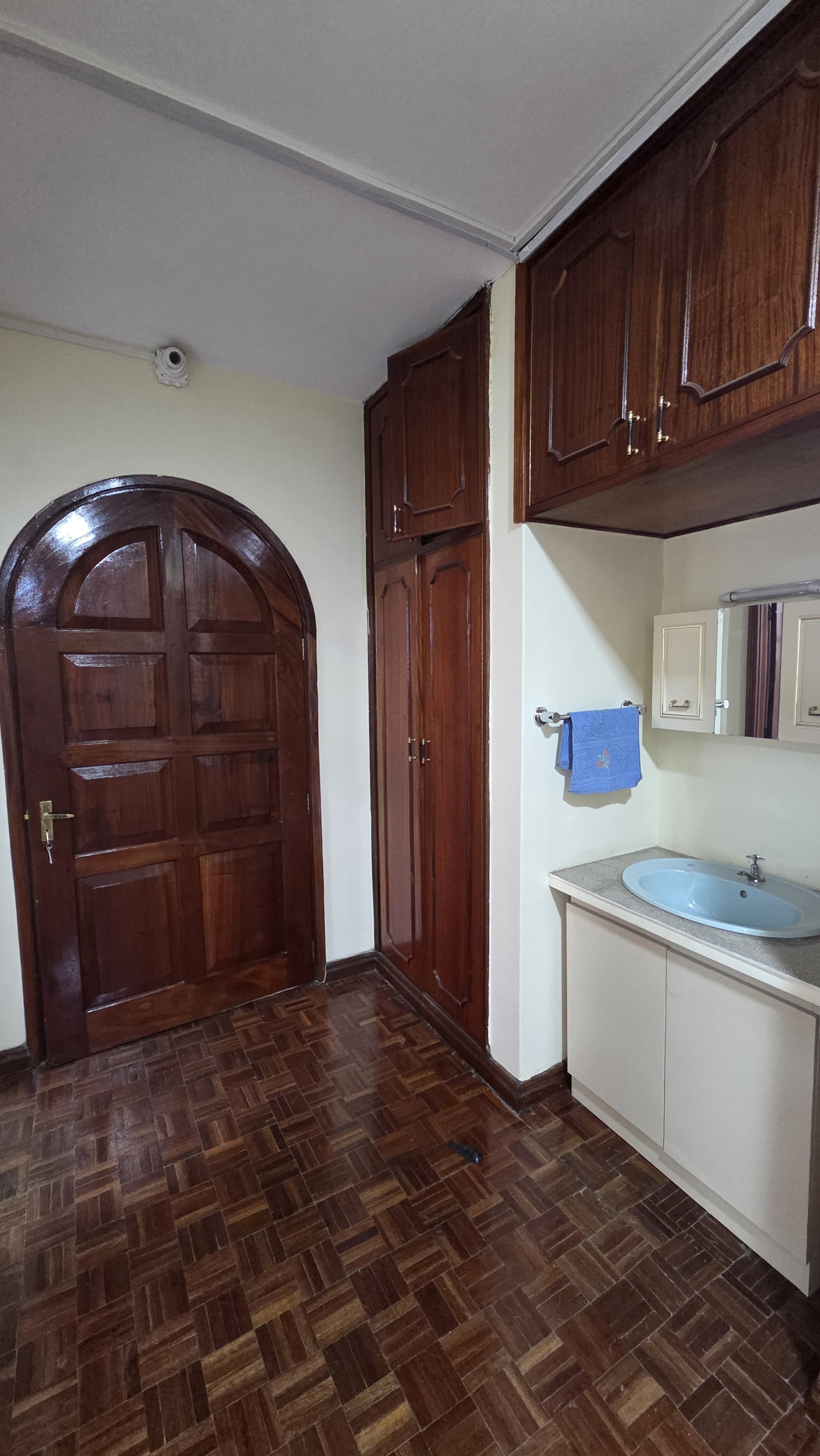 1001338028 Spacious 4-Bedroom Apartment for Sale in Parklands